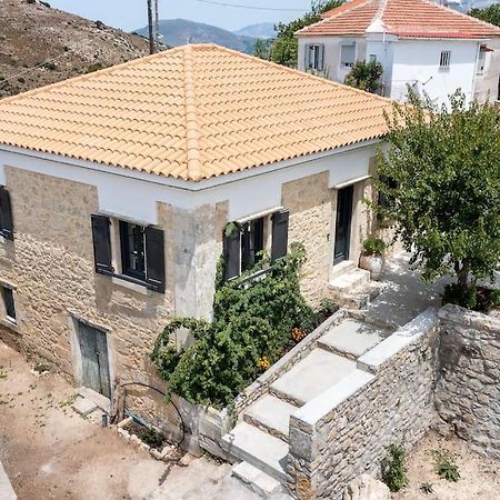 Villa Aiolia Kondoyenádha 外观 照片