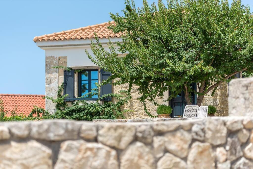 Villa Aiolia Kondoyenádha 外观 照片