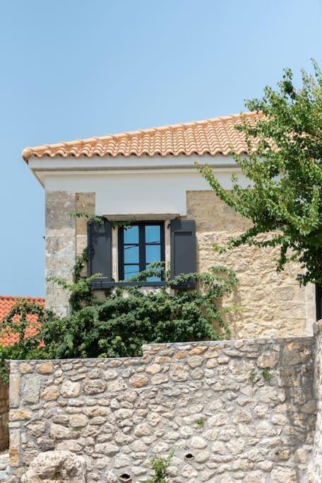 Villa Aiolia Kondoyenádha 外观 照片
