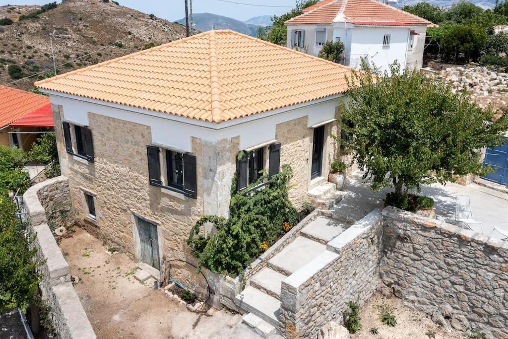 Villa Aiolia Kondoyenádha 外观 照片