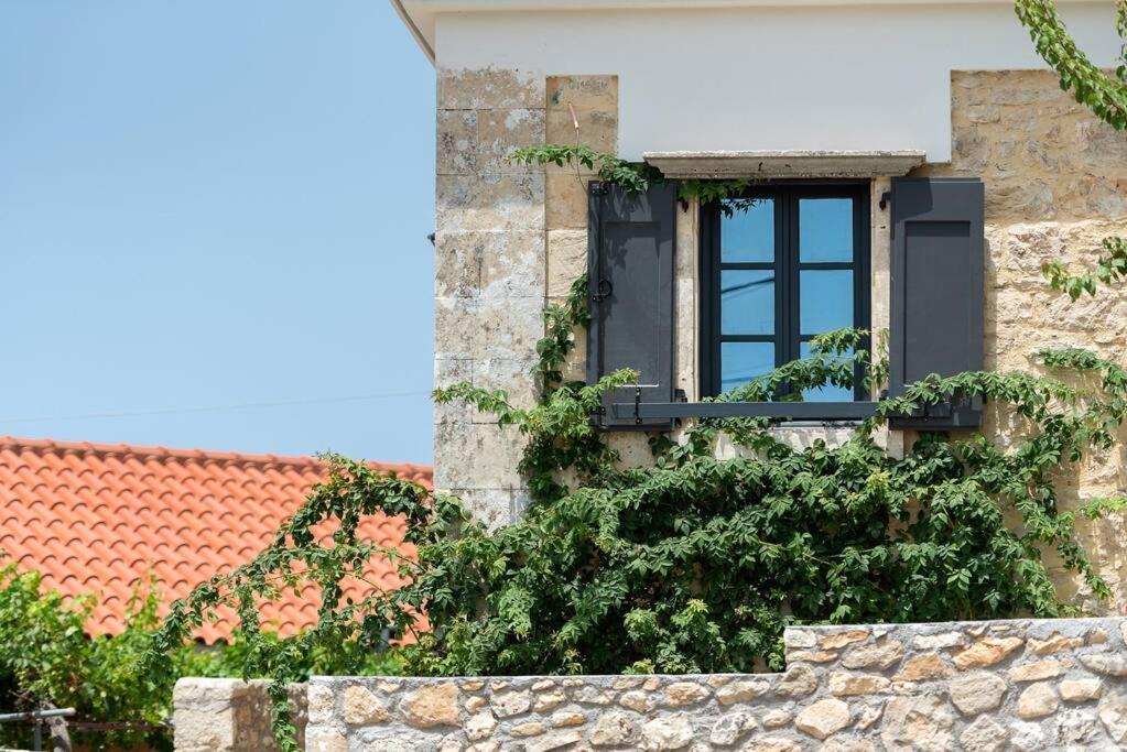 Villa Aiolia Kondoyenádha 外观 照片