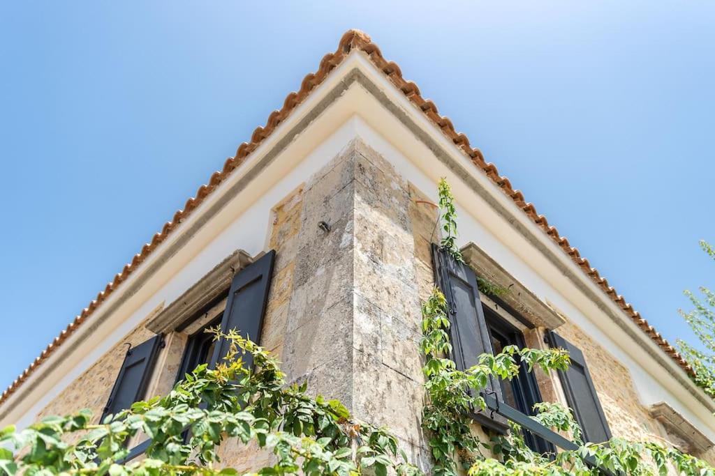 Villa Aiolia Kondoyenádha 外观 照片