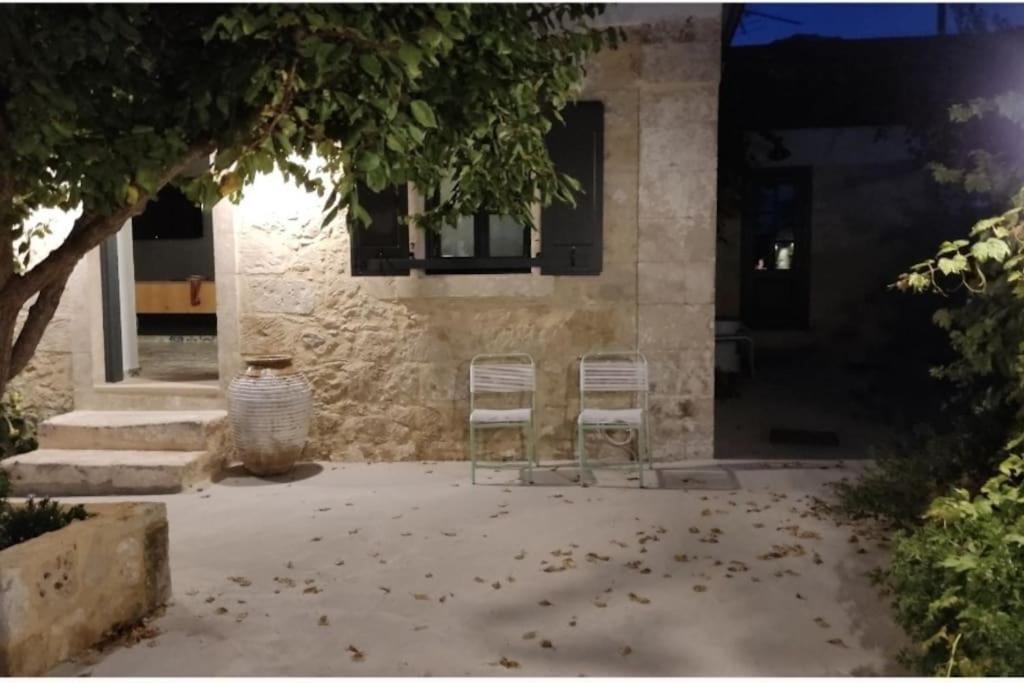 Villa Aiolia Kondoyenádha 外观 照片