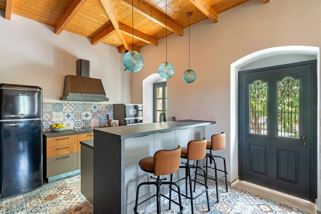 Villa Aiolia Kondoyenádha 外观 照片