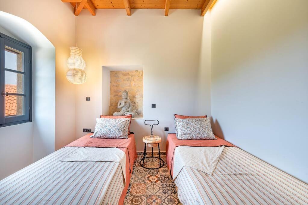 Villa Aiolia Kondoyenádha 外观 照片