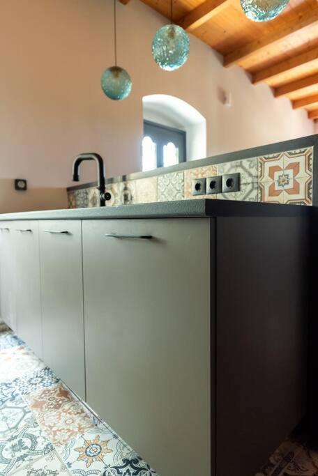 Villa Aiolia Kondoyenádha 外观 照片